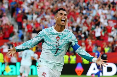 Ronaldo ghi bàn, Bồ Đào Nha thắng nghẹt thở Croatia