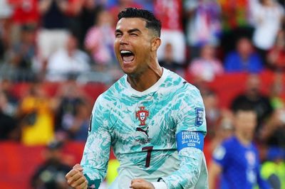 Ronaldo phá bỏ 'lời nguyền' World Cup