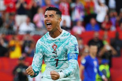 Màn trình diễn đầy tranh cãi của Ronaldo