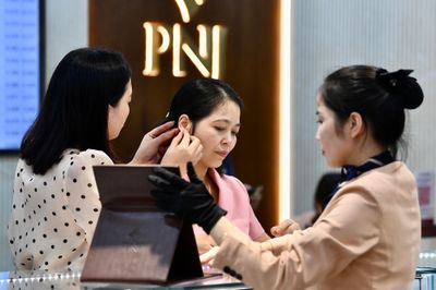 Cổ phiếu PNJ bị bán tháo sau vụ kim cương lậu liên quan công ty thành viên