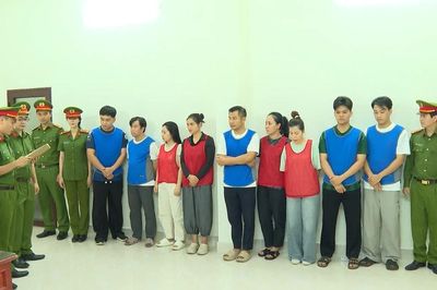 [Video] Khởi tố 22 bị can, thu giữ 1.100 viên kim cương các loại