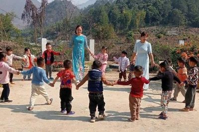 Cơ cấu lại mạng lưới trường lớp và thí điểm mô hình trường học quy mô lớn