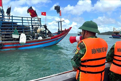 Ứng phó bão số 1: Quảng Ninh tạm ngừng cấp phép tàu thuyền ra khơi