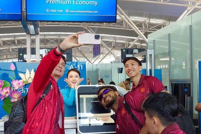 Đội tuyển Việt Nam lên đường sang Hàn Quốc tập huấn