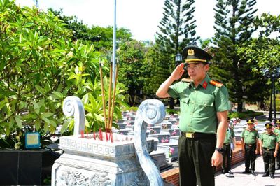 Lực lượng An ninh Công an TP Đà Nẵng về nguồn, báo công dâng Bác
