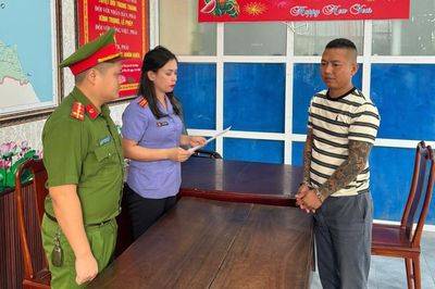 Con nghiện' xộ khám