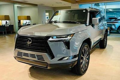 Triệu hồi 103 xe sang Lexus GX 550 tại Việt Nam lỗi cụm đồng hồ