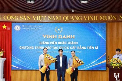 4 giảng viên lấy bằng tiến sĩ được thưởng 720 triệu đồng