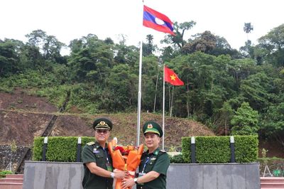 Đón Đoàn đại biểu sĩ quan trẻ biên giới Lào sang tham gia Chương trình Giao lưu sĩ quan trẻ biên giới Việt Nam - Lào tại Việt Nam