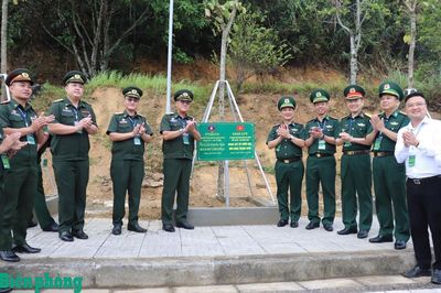 Sĩ quan trẻ hai nước Việt Nam - Lào cùng tham gia nhiều hoạt động ý nghĩa trên biên giới
