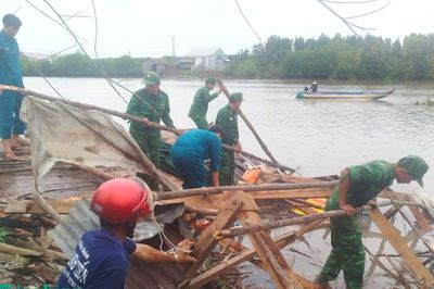 Kịp thời hỗ trợ người dân bị sạt lở đất làm hư hỏng nhà