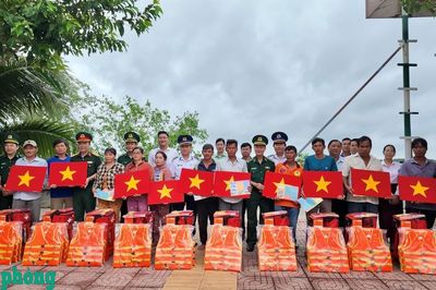 Bộ đội Biên phòng thành phố Hồ Chí Minh phối hợp tham gia Chương trình 'Cảnh sát biển đồng hành với ngư dân'
