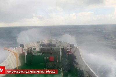 Vùng Cảnh sát biển 1 phối hợp tìm kiếm các thuyền viên tàu cá bị chìm