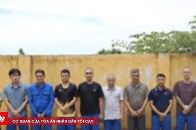 Khởi tố 10 đối tượng tham gia cá độ bóng đá