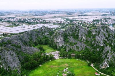 Dấu tích cư trú, mộ táng của cư dân thời tiền - sơ sử ở Ninh Bình