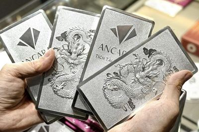 Giá bạc hôm nay 3/7/2026 sắp chạm mốc 64 triệu đồng/kg, bạc thế giới tăng phi mã