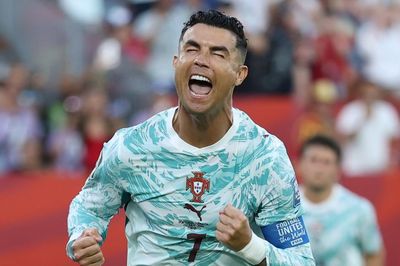 Ronaldo lập thêm kỷ lục World Cup, xóa dớp ở tuổi 41