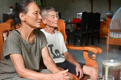 Những người vợ lặng thầm 'vá vết thương chiến tranh' cho chồng