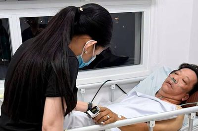Nghệ sĩ Minh Hòa đột quỵ, suy hô hấp