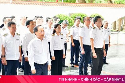 Tổng Kiểm toán Nhà nước Nguyễn Hữu Nghĩa dâng hương tại Khu di tích Ngã ba Đồng Lộc