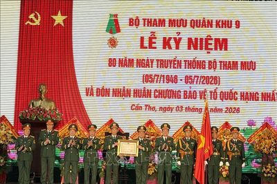 Bộ Tham mưu Quân khu 9 đón nhận Huân chương Bảo vệ Tổ quốc hạng Nhất