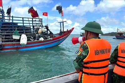 Ứng phó bão số 1: Quảng Ninh tạm ngừng cấp phép tàu thuyền ra khơi