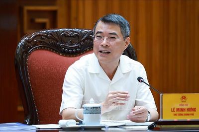 Thủ tướng Lê Minh Hưng làm việc với lãnh đạo các bộ về phát triển công nghệ chiến lược