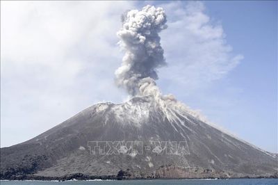 Indonesia nâng cảnh báo hoạt động của núi lửa Anak Krakatau