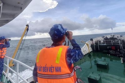 Tàu cá chìm giữa biển động ở Cô Tô, khẩn trương tìm kiếm ngư dân mất tích