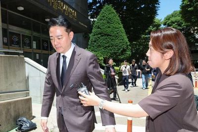 Hàn Quốc điều tra Shinhan và Kiwoom vì bán trái phiếu JTBC trước nguy cơ vỡ nợ