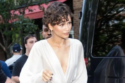 Zendaya tỏa sáng trong trang phục xuyên thấu xẻ sâu