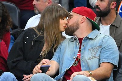 Gigi Hadid và Bradley Cooper dự tiệc cưới riêng tư của Taylor Swift