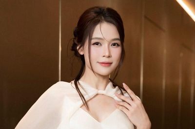Sam khiến fan bất ngờ với nhan sắc ngày càng trẻ trung sau sinh