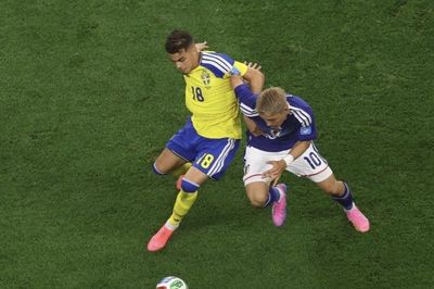 Trái banh World Cup giữa vũ trụ bao la