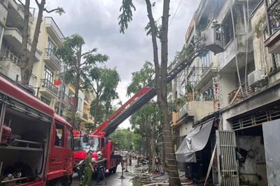 Hà Nội: Hai người tử vong trong vụ cháy nhà liền kề ở khu đô thị Văn Phú