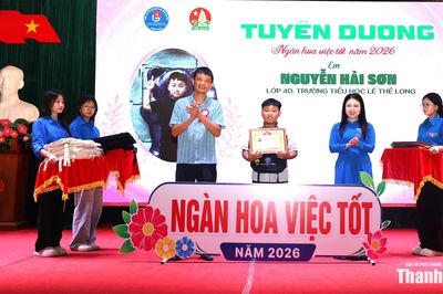 Tuyên dương 'Ngàn hoa việc tốt' cho 101 đội viên suất sắc