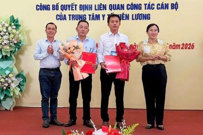Ông Hàng Thanh Tiến giữ chức vụ Giám đốc Trung tâm Y tế Kiên Lương