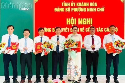 Phường Ninh Chử công bố các quyết định về công tác cán bộ