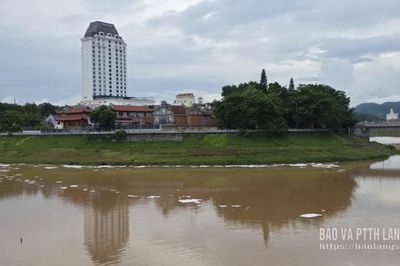 Làm rõ nguyên nhân xuất hiện bọt trắng, nổi váng trên sông Kỳ Cùng