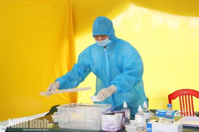 Ninh Bình: Bàn giao hơn 2.100 mẫu sinh phẩm hài cốt liệt sĩ để giám định ADN