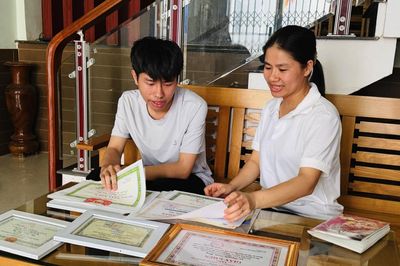 Thủ khoa 'kép' và hành trình chạm đến ước mơ