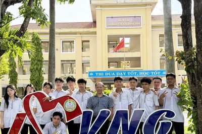 Thủ khoa 'kép' và hành trình chạm đến ước mơ