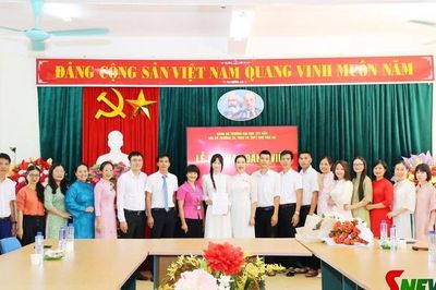 Chi bộ Trường Tiểu học, THCS, THPT Chu Văn An tổ chức Lễ kết nạp đảng viên