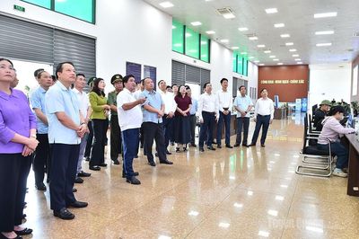 Ban Thường vụ Tỉnh ủy Tuyên Quang khảo sát mô hình cửa khẩu số và bệnh viện thông minh tại Lào Cai