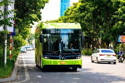 Hà Nội xanh hóa xe buýt đi đầu cả nước nhờ cơ chế đặc thù và Luật Thủ đô