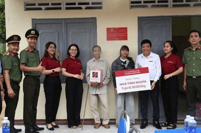 Quảng Ngãi: Trao nhà tình nghĩa, tiếp sức hộ nghèo nơi vùng cao Măng Bút