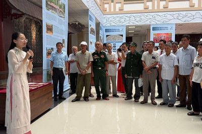 Hưng Yên: Trưng bày chuyên đề 'Quốc Tử Giám Thăng Long với truyền thống hiếu học tỉnh Hưng Yên'