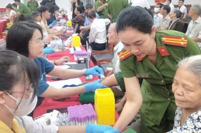 500 ngày đêm đẩy mạnh thực hiện tìm kiếm, quy tập và xác định danh tính hài cốt liệt sĩ Mỗi mẫu ADN - Một niềm hy vọng đoàn tụ sau nhiều năm chờ đợi