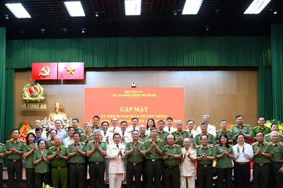 Tuyệt đối trung thành với Đảng, Tổ quốc và nhân dân