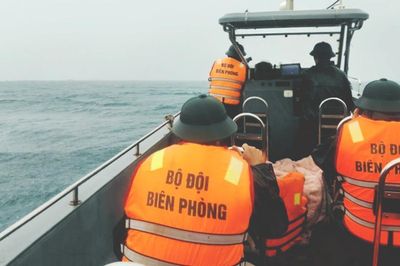 Quảng Ninh cứu nạn thành công 7 người trên tàu cá bị đắm trên biển